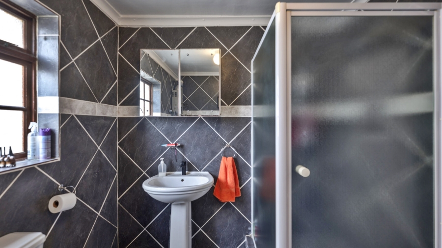 5 Bedroom Property for Sale in Struisbaai Western Cape